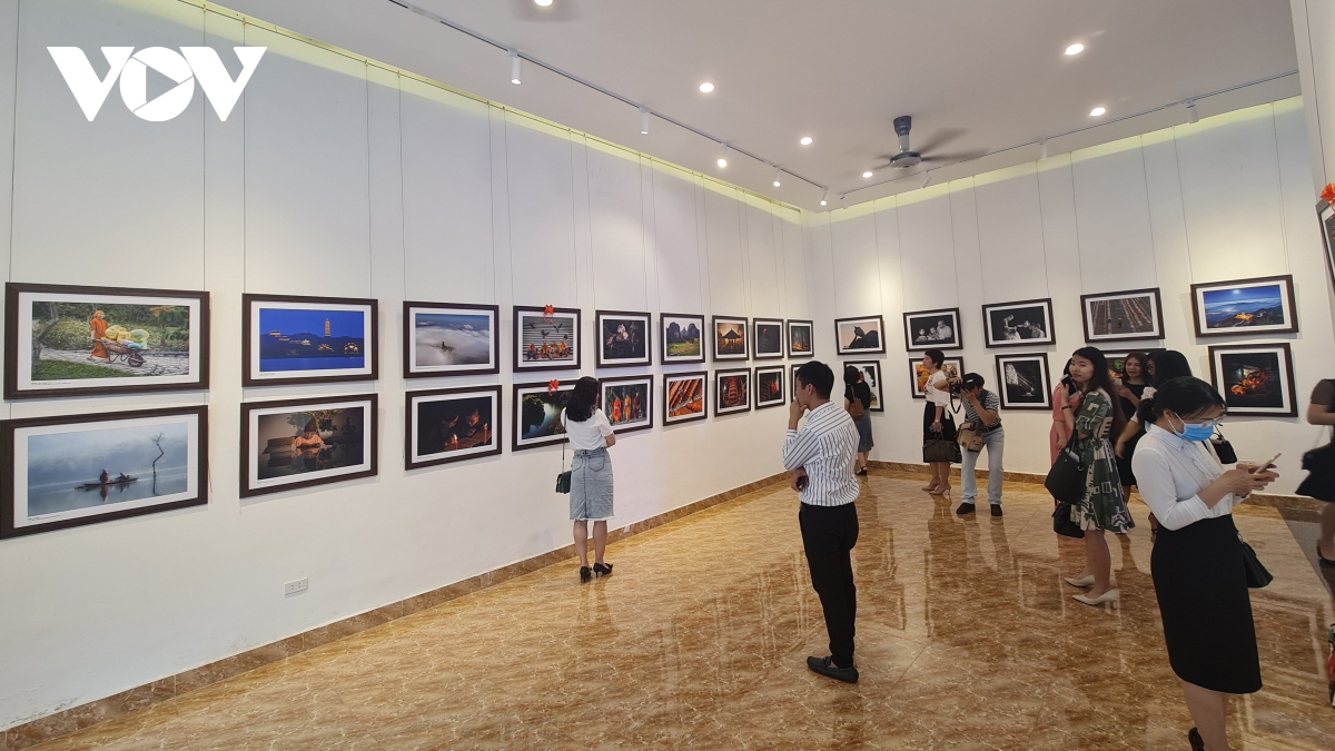 Photo exhibition on Buddhism and life opens in Hanoi